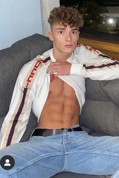 Flipped Chat AI – Чат с Ромео