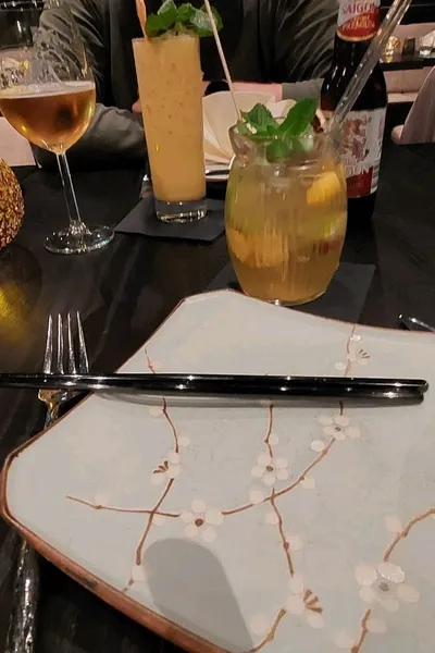 Flipped Chat AI – 與 蘿拉和她的媽媽 聊天