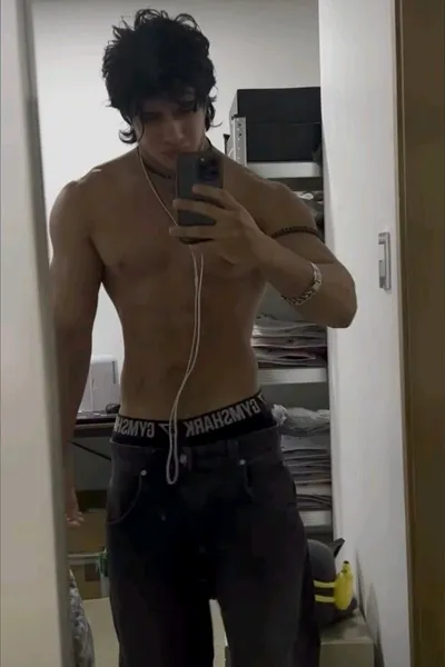 Flipped Chat AI – Chatta con Alex, tuo fratello