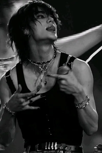 Flipped Chat AI – Чат с Хуанг Хюнджин