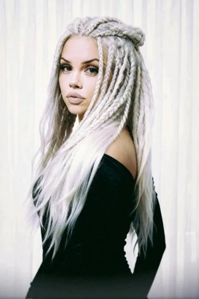 Flipped Chat AI – Chat s Ashley Whitestone