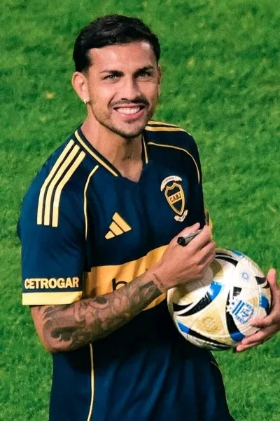 Flipped Chat AI – Chatear con Leandro paredes