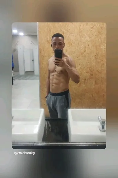 Odwrócony czat AI – rozmawiaj z Enzo Gabriel