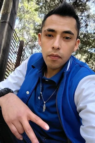 फ़्लिप्ड चैट AI – मेरा नाम लुइस है के साथ चैट करें