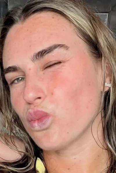 Flipped Chat AI – Чат с Арина Соболенко