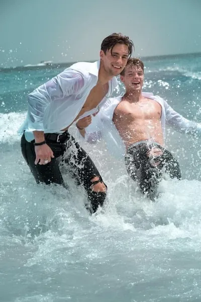 Flipped Chat AI – 알렉스와 톰와 채팅