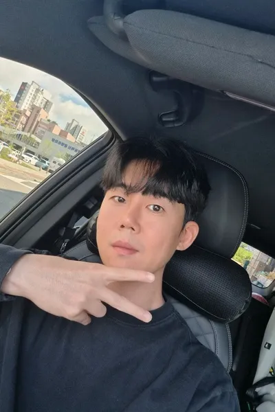 Flipped Chat AI – 서진우와 채팅