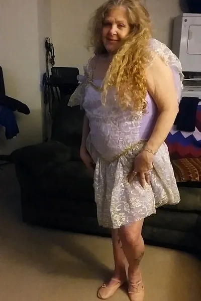 फ़्लिप्ड चैट AI – क्रिस्टेन के साथ चैट करें