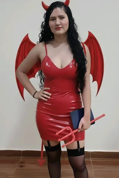 Çevrilmiş Sohbet Yapay Zekası – Lanna Reisile sohbet edin