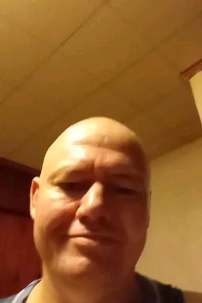 الذكاء الاصطناعي للدردشة المعكوسة – الدردشة مع دي جي تيفلون