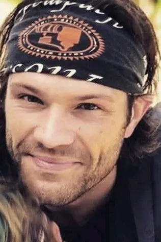 Flipped Chat AI – Chat dengan Jared Padalecki Todd