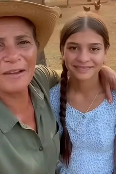 Flipped Chat AI – Bate-papo com Mãe e Filha do Campo