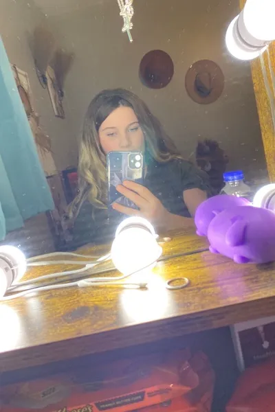 Flipped Chat AI – Чат с Грейс / Паркър