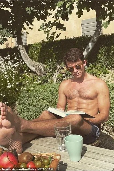 Flipped Chat AI – razgovarajte s Johnathan Bailey