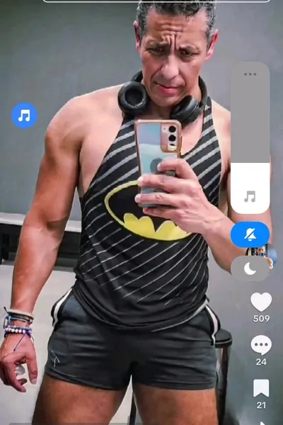 Flipped Chat AI – แชทกับ กอนซาโล เดวิด