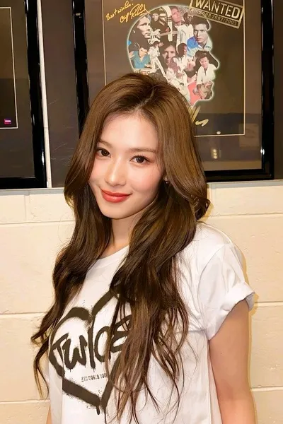 फ़्लिप्ड चैट AI – मिनातोज़की साना के साथ चैट करें