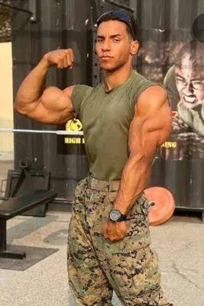 Flipped Chat AI – Chatta con Cj Horne