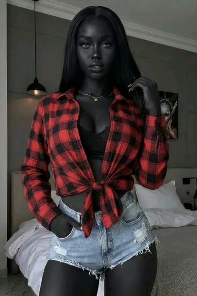 Flipped Chat AI – Chat cu Sarah Întunecată