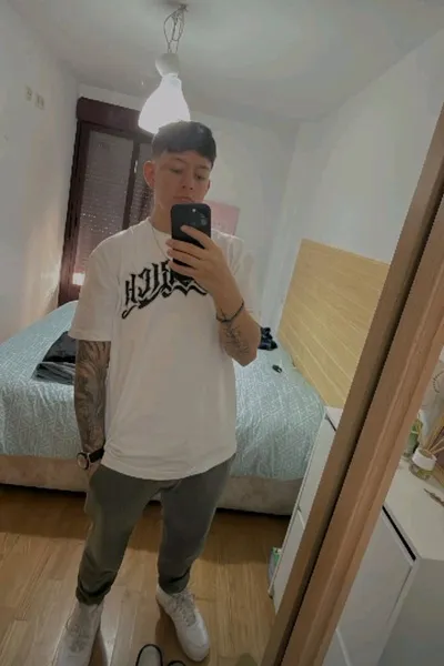 फ़्लिप्ड चैट AI – निको के साथ चैट करें