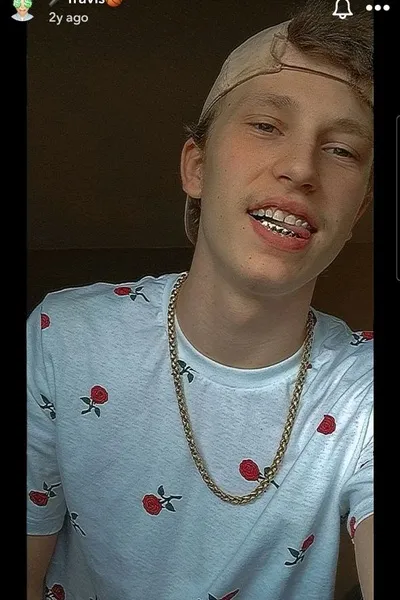 Odwrócony czat AI – rozmawiaj z Travis