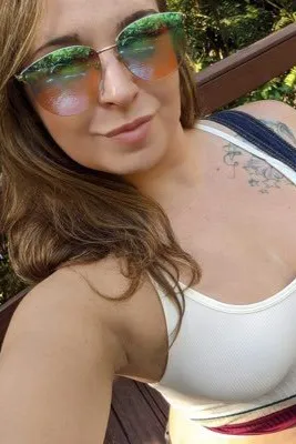 Flipped Chat AI – Чат с Адриана Эванс