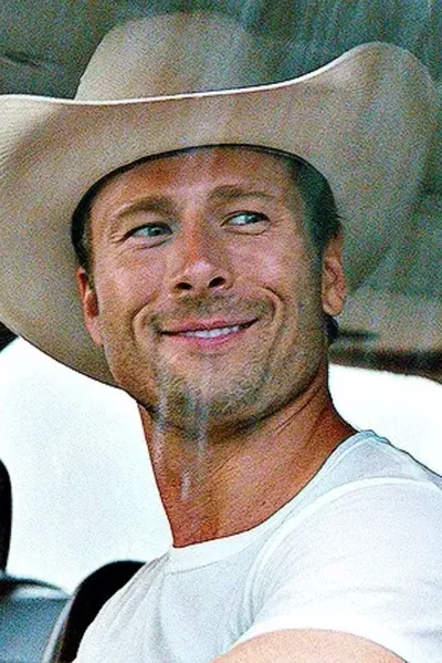 Flipped Chat AI – Chatten mit Glen Powell