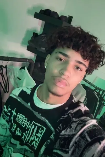 FlippedチャットAI – アレックスとチャット