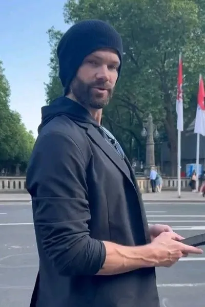 Flipped Chat AI – Chatten mit Jared Padalecki Todd