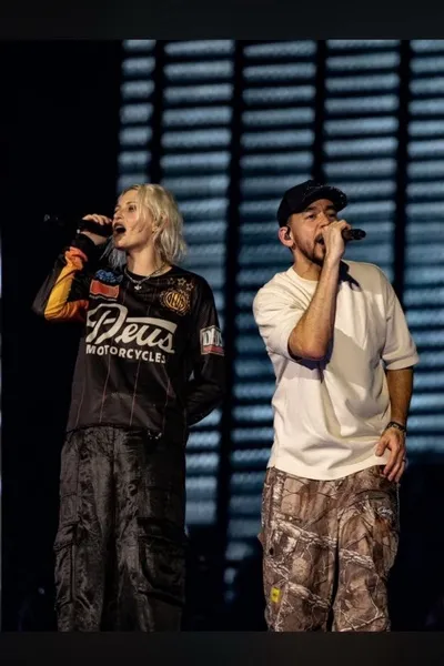 Flipped Chat AI – Chat Mike ja Emily