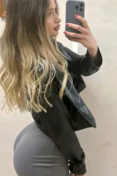 फ़्लिप्ड चैट AI – क्लारा वेइडमैन के साथ चैट करें