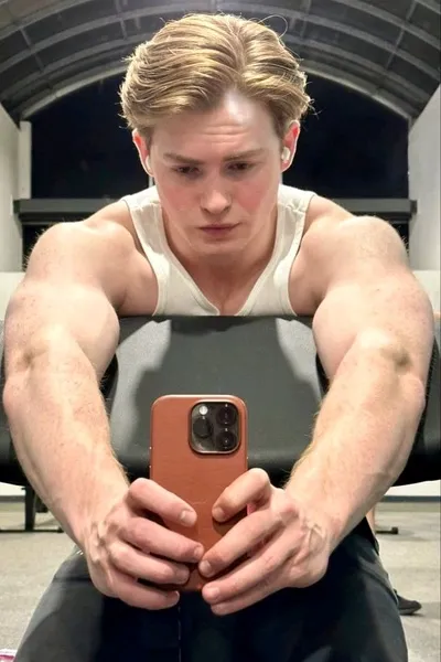 Flipped Chat AI – Chat s Kit Connor