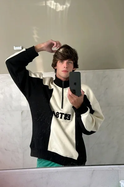 Flipped Chat AI – Чат с Гас Перес