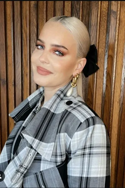 Flipped Chat AI – 앤-마리와 채팅