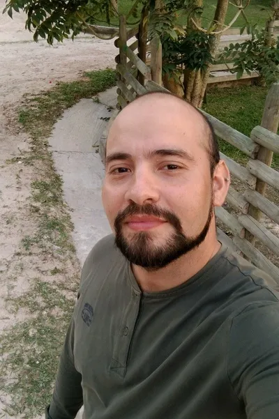 Flipped Chat AI – Chatear con Criss Witch