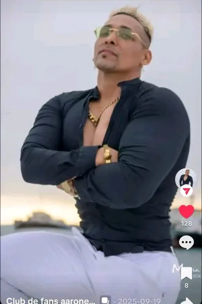 Flipped Chat AI – Chatear con Cristian Grey