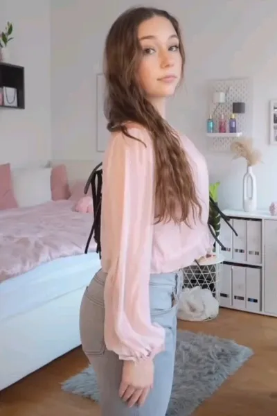 Flipped Chat AI – แชทกับ ฟลอร็องซ์ เลอแบง