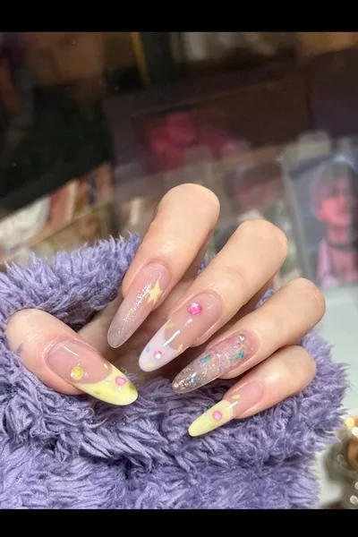 Flipped Chat AI – Chatta con Elara Winslow