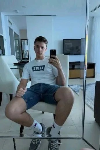 Flipped Chat AI – Чат с Майк