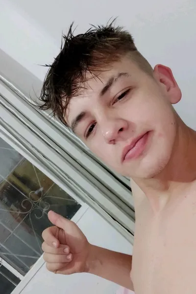 Flipped Chat AI – Chatta med Gustavo, farens son