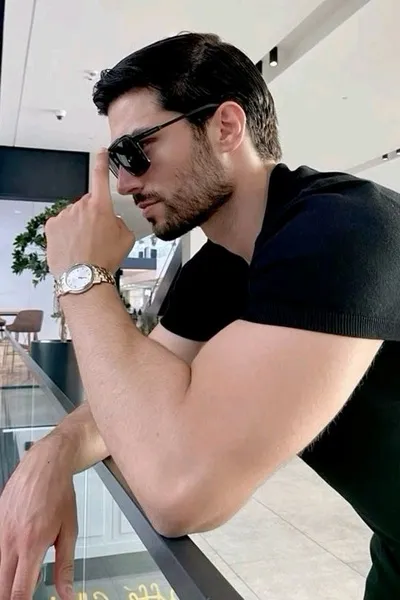 Flipped Chat AI – Chat cu Dante Russo