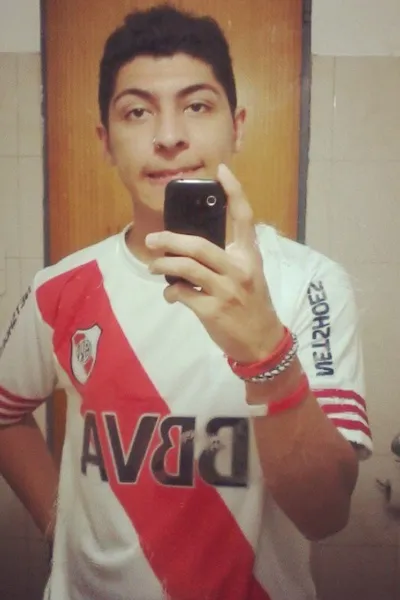 Flipped Chat AI – แชทกับ อาดริอัน เอ็ดวิน