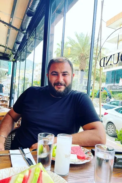 Flipped Chat AI – Csevegés Yavuz