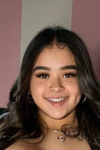 Flipped Chat AI – Чат с Марибел Крейсън