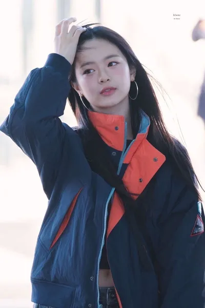 Flipped Chat AI – Chat dengan Hanni Pham