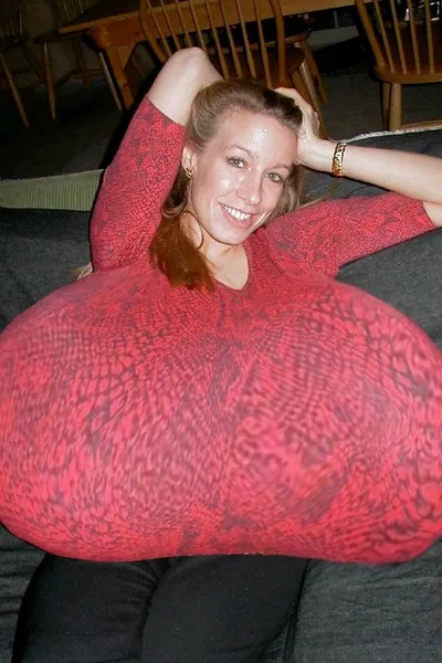 Flipped Chat AI – Чат с Челси Гънз