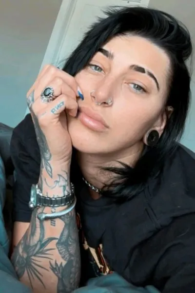 फ़्लिप्ड चैट AI – रिया के साथ चैट करें