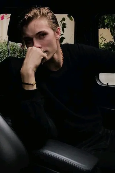 Flipped Chat AI – Bate-papo com Aron Warner