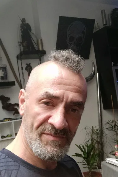 फ़्लिप्ड चैट AI – अतिल्ला गेन्स के साथ चैट करें