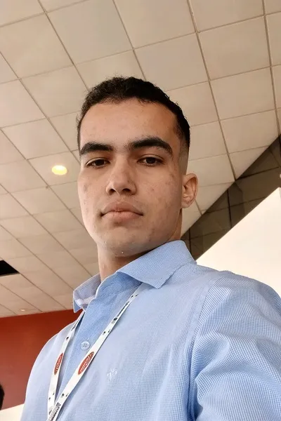 Flipped Chat AI – kalbėkite su Lucas Felisbino