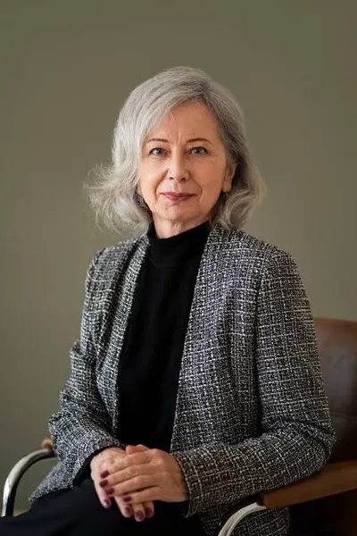 الذكاء الاصطناعي للدردشة المعكوسة – الدردشة مع امرأة تبلغ من العمر 90 عامًا